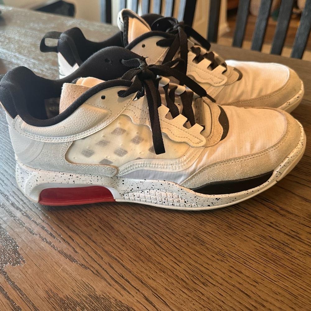 Nike Jordan Air Max 200.